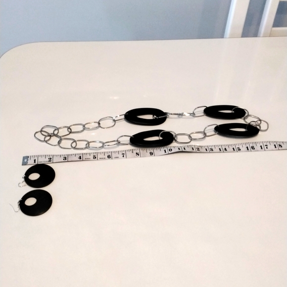 Silver and wood necklace and earrings set - Picture 7 of 7